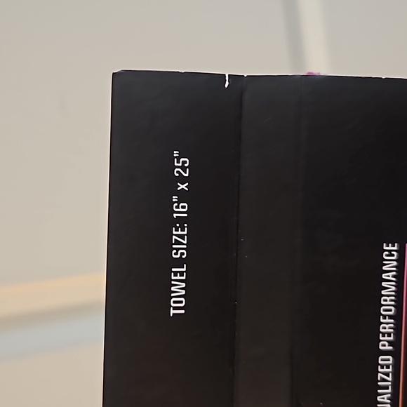 GATORADE GLITCHED COLLECTION SPORTS TOWEL: 16" X 25": NEW WITH TAGS - Picture 2 of 6